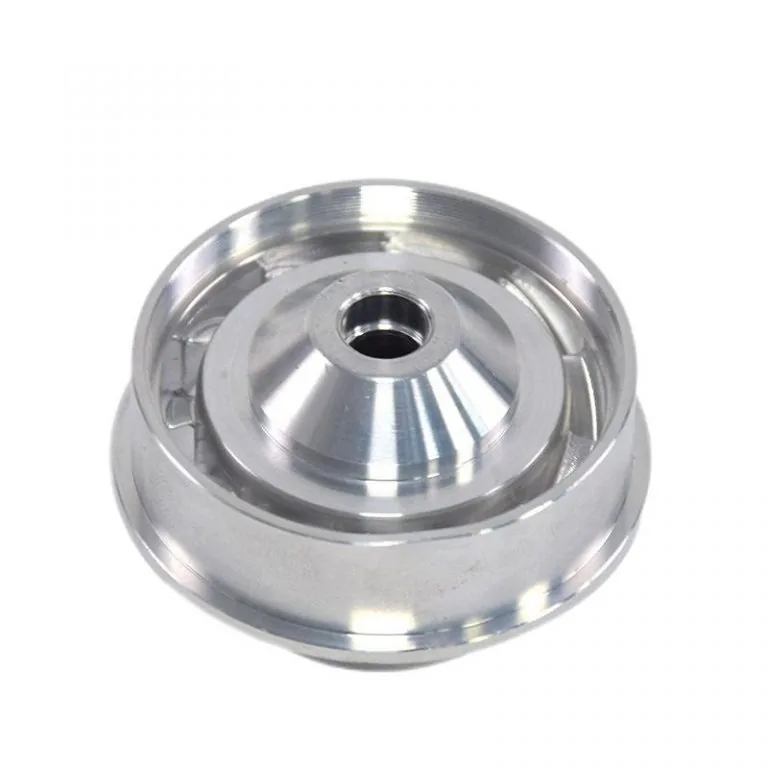 Polea de aluminio mecanizada CNC con taladro y chavetero terminados